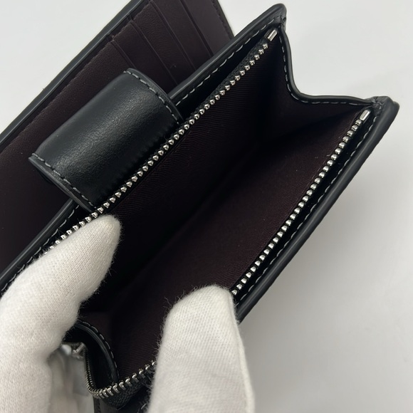 Coach Medium Corner Zip Wallet With Heart Bolt
Print Silver Black Multi - Picture 10 of 15